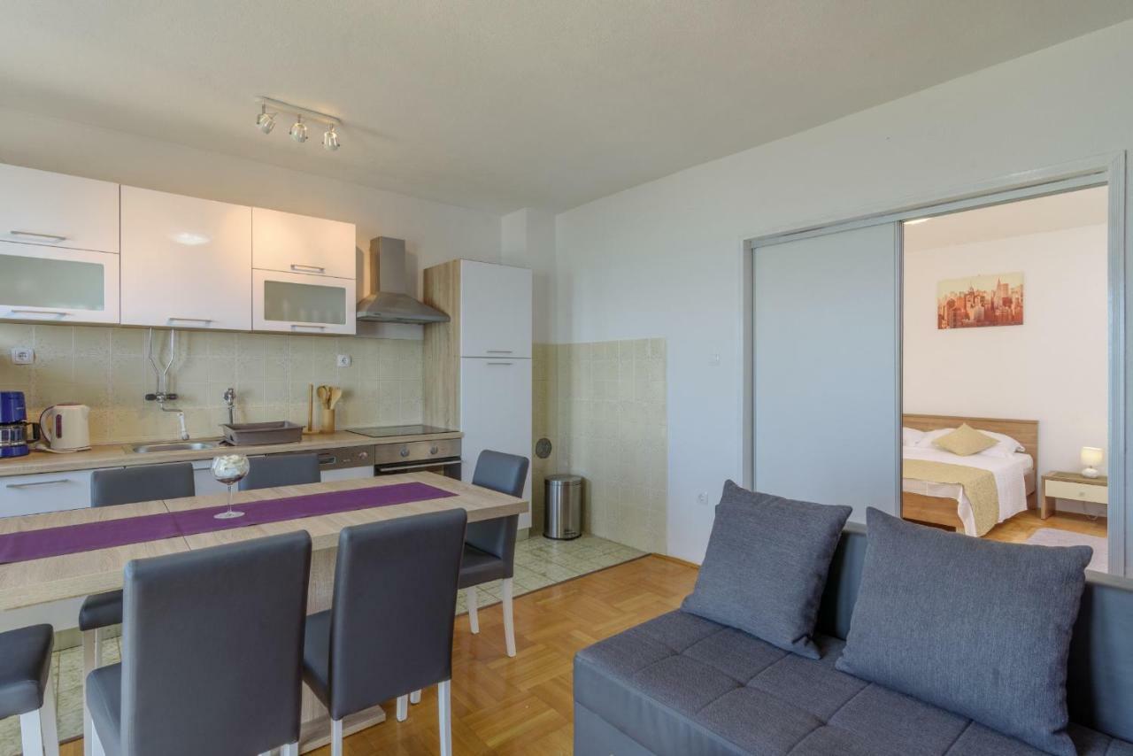 Renic Apartmani คาชเตลา ภายนอก รูปภาพ