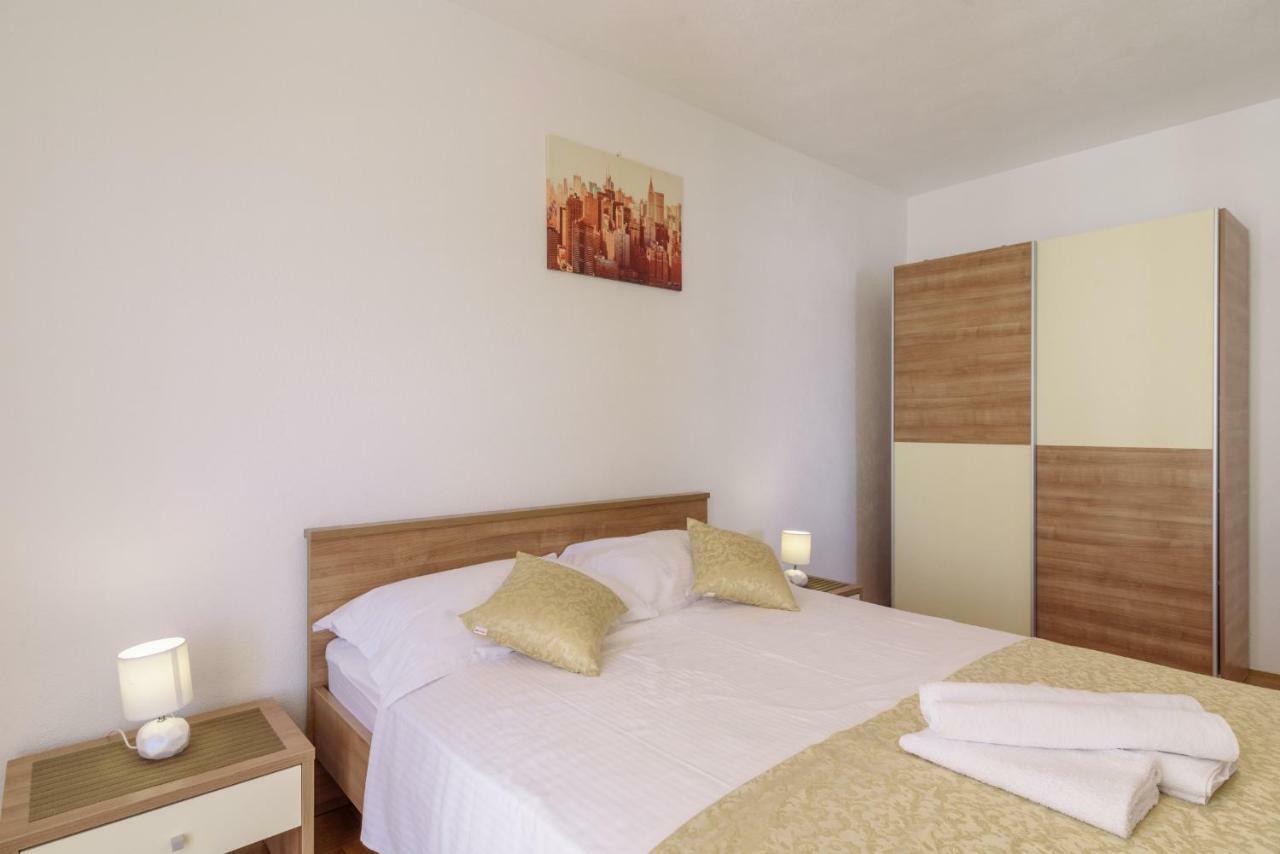 Renic Apartmani คาชเตลา ภายนอก รูปภาพ