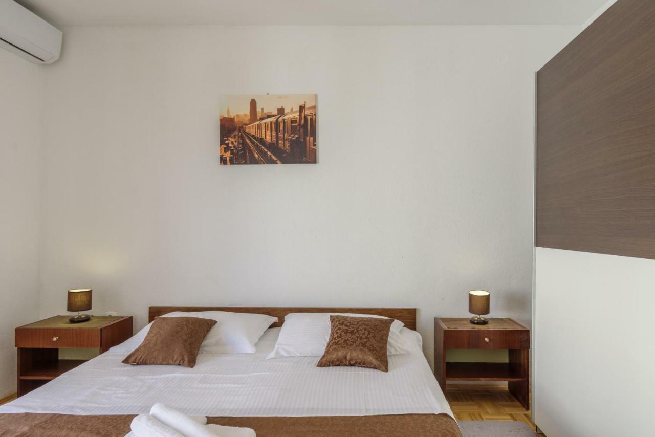 Renic Apartmani คาชเตลา ภายนอก รูปภาพ